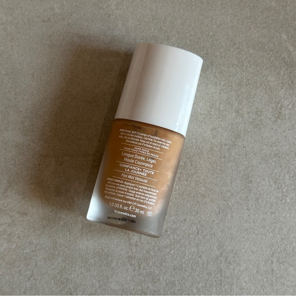 IT Cosmetics Confidence in a Foundation Shade 240 Med Bronze - Picture 3 of 3